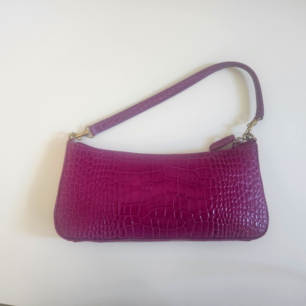 Elegant Pink Crocodile-Embossed Women's Bag by Giani Bernini